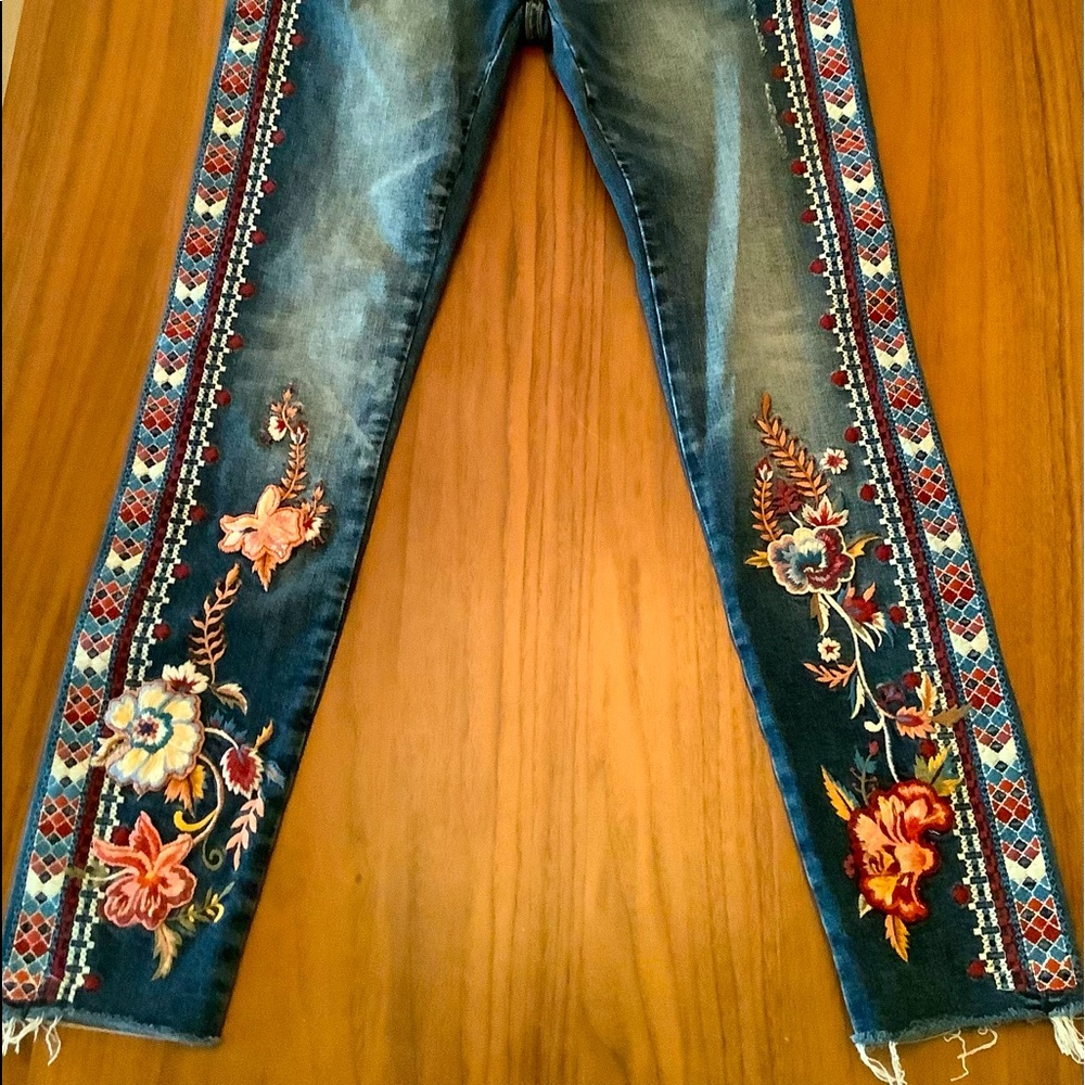 Anthropology Driftwood Embroidered Jeans NWOT Sz25